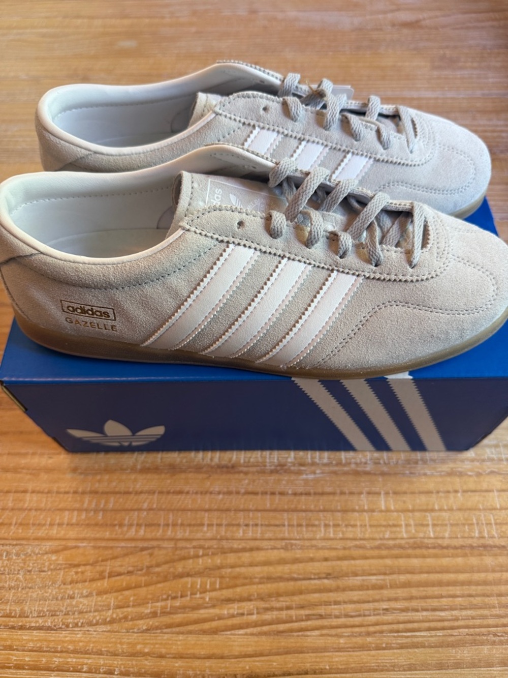 adidas Gazelle Lo Pro Women’s 8 Suede Sneakers in Light Grey with White Stripes